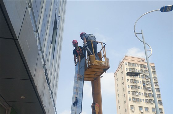 廣州玻璃幕墻更換維修