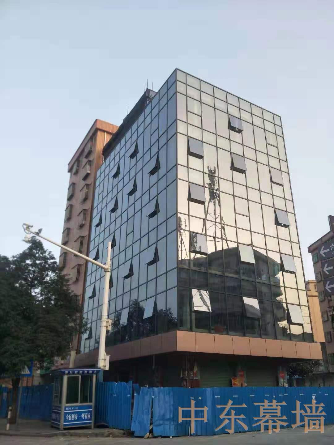 為什么建筑師喜歡在建筑外立面設(shè)計用玻璃幕墻立面？【中東幕墻】