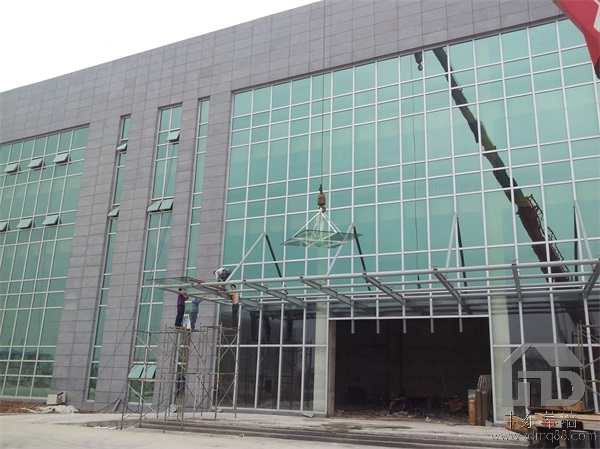 鋁板網(wǎng)幕墻的有哪些優(yōu)勢及用途？