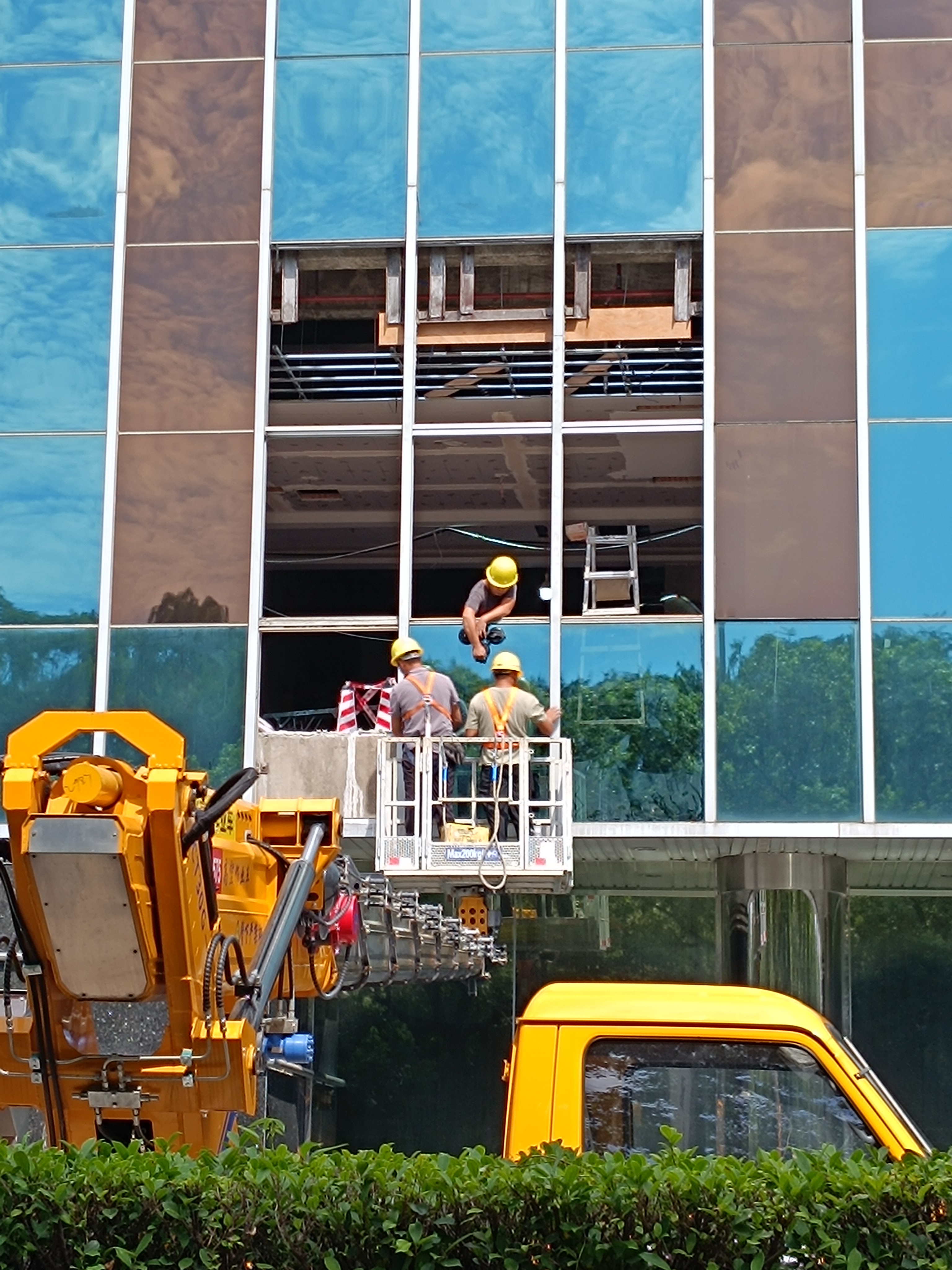 深圳玻璃幕墻維修更換找誰(shuí)