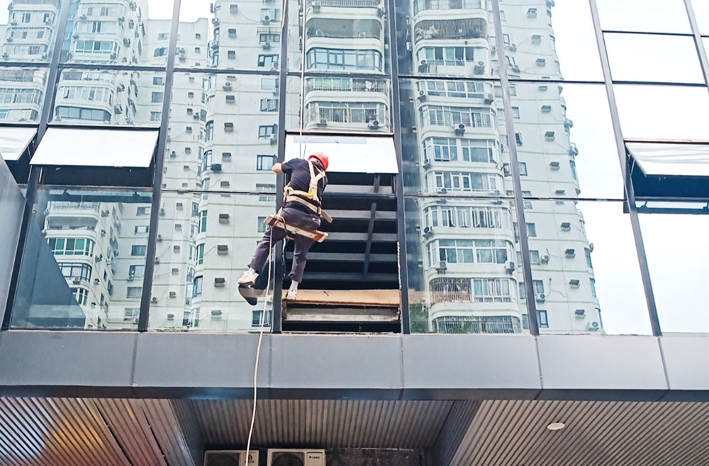 東莞幕墻維修更換價(jià)格貴嗎