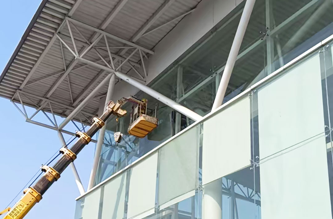 深圳有資質(zhì)的玻璃幕墻維修公司